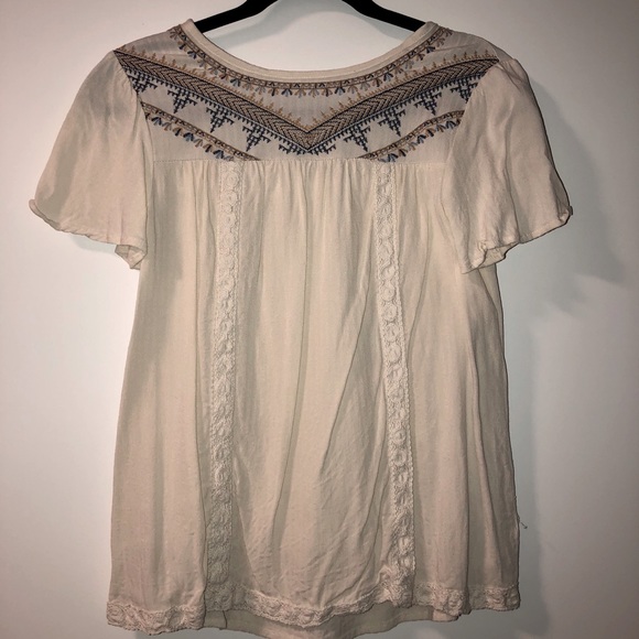 3/$20 • FLOWY BOHO TOP W/ TIE BACK - Picture 2 of 7